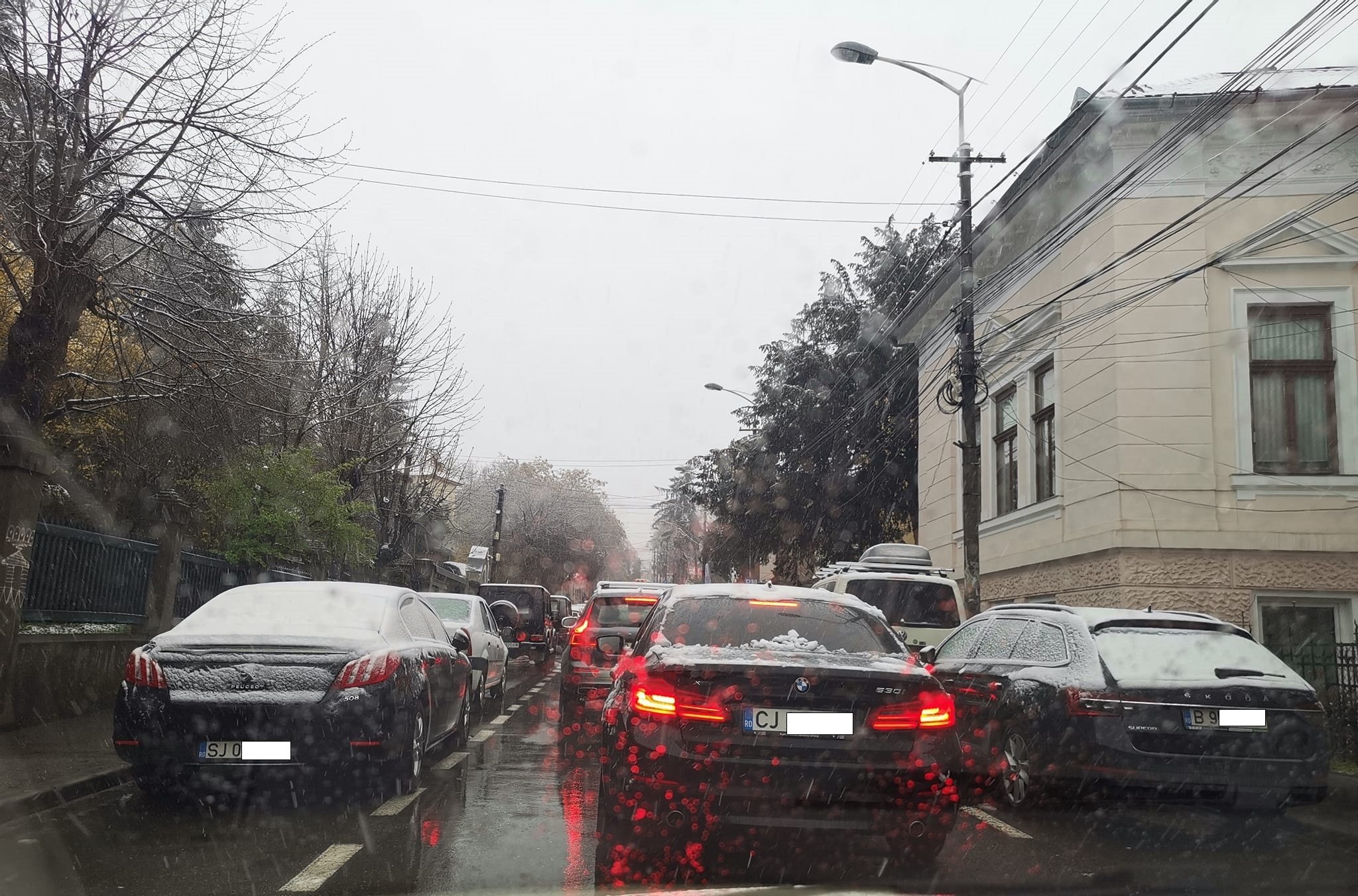 Traficul clujean, blocat de zăpadă