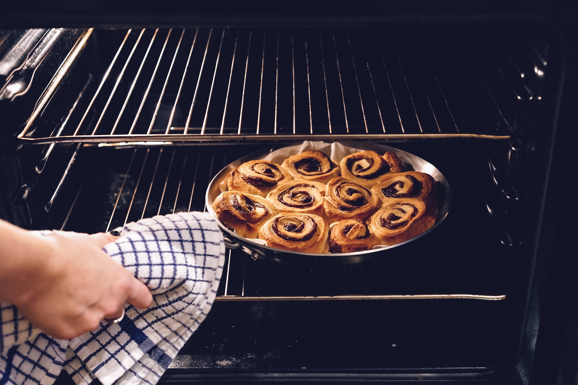 De ce să ții cont când cumperi un cuptor electric încorporabil