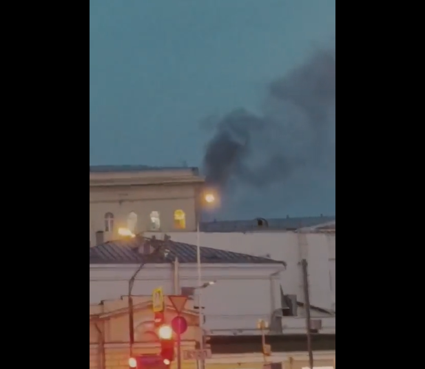 (VIDEO) Incendiu la o clădire a Ministerului lui Șoigu