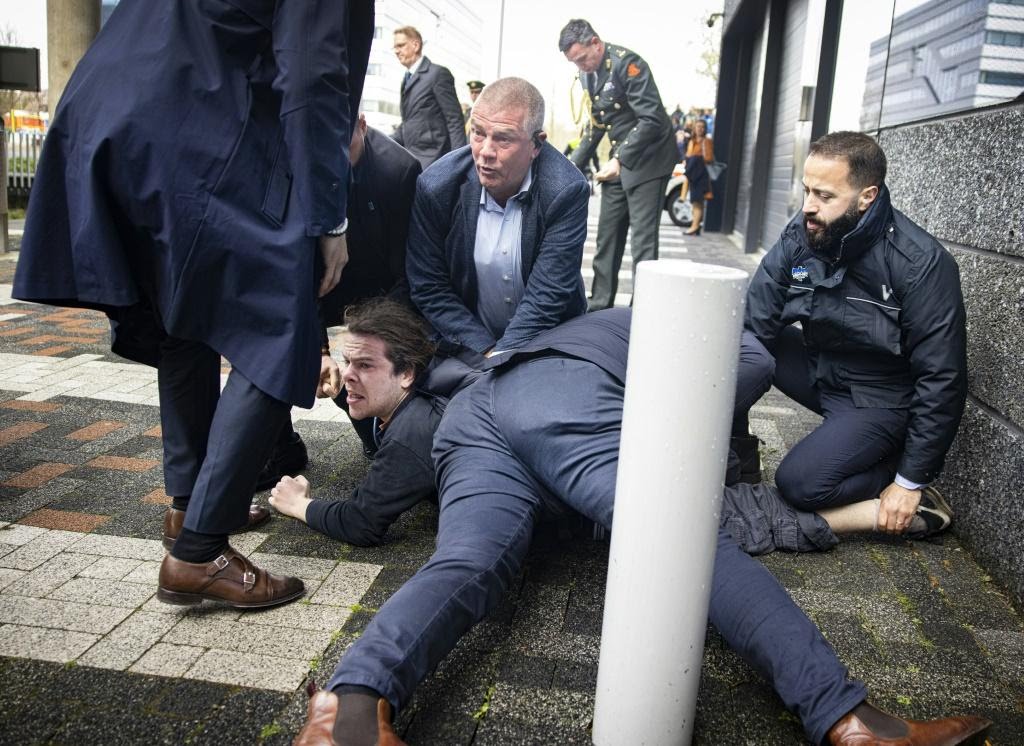 Proteste împotriva lui Macron şi la Amsterdam