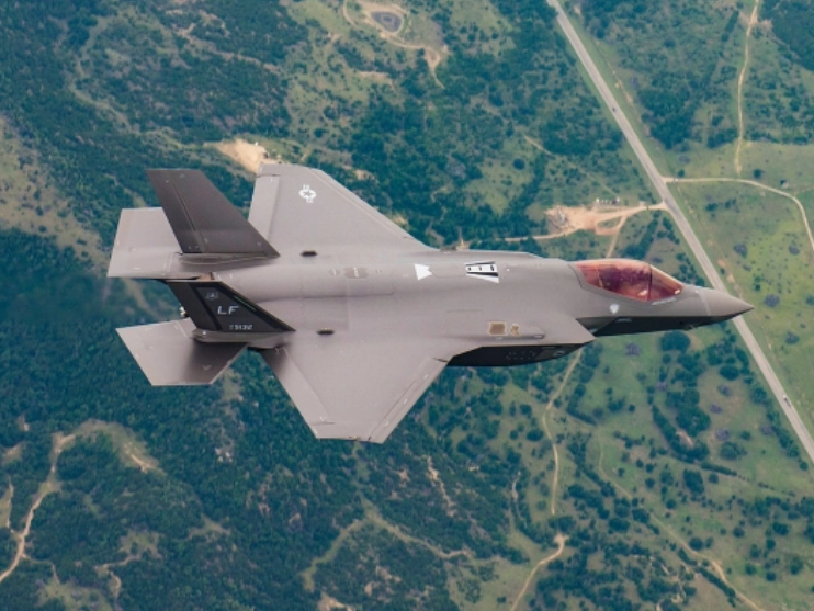 Gata, e lege! Cumpărăm 32 de avioane F-35