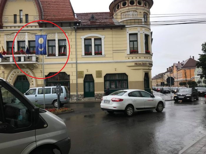 Decizie în instanță pentru îndepărtarea steagului secuiesc