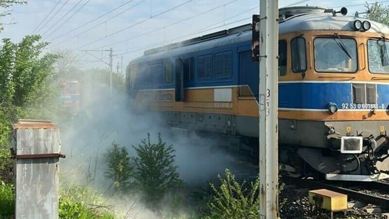 Incendiu la locomotiva unui tren de marfă