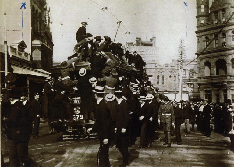 Șapte Ani Apocaliptici (3) – SF Politic