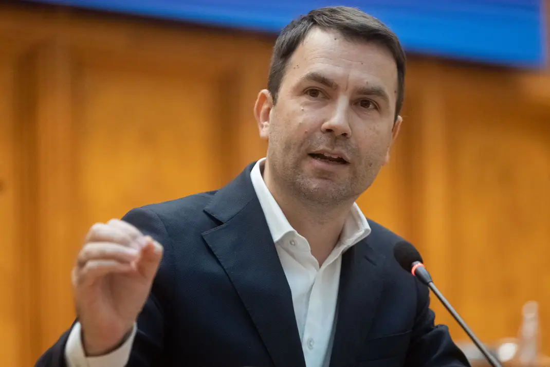 Drulă, către PNL Bucureşti: „Să îşi dea cu apă rece pe faţă”