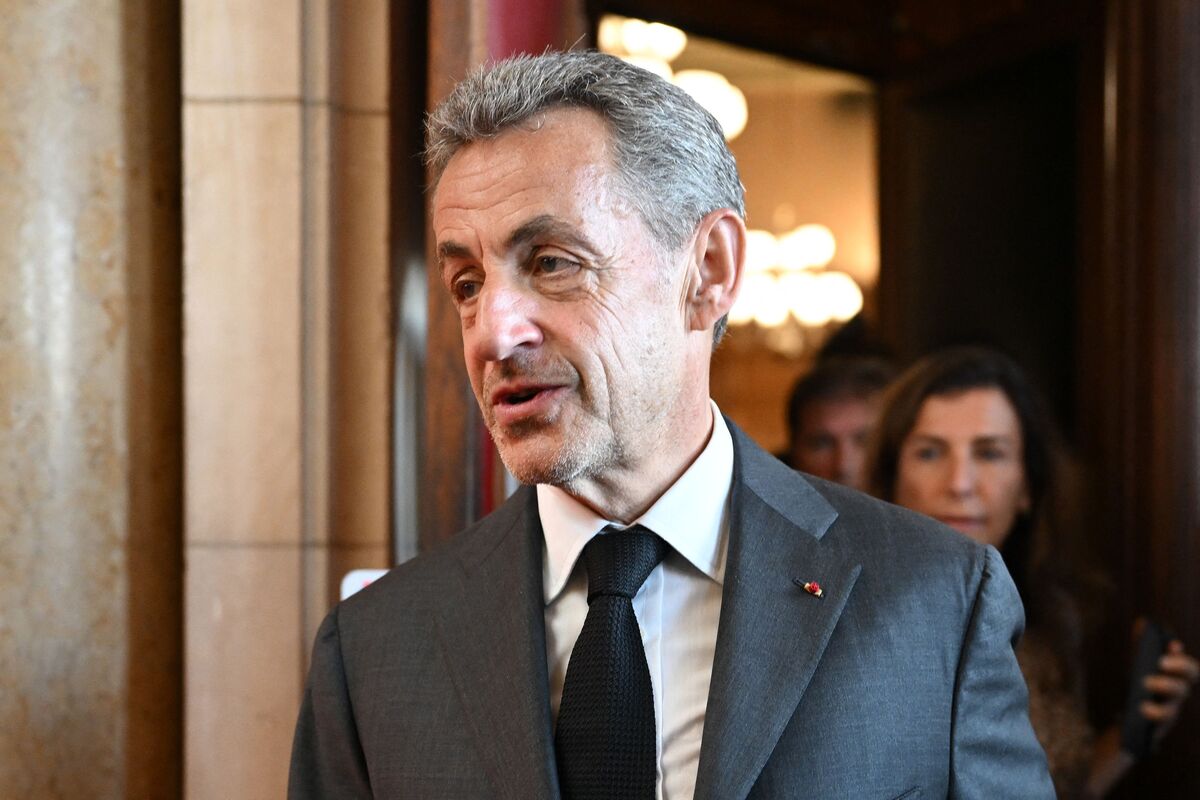 Sarkozy, condamnat la închisoare, dar nu va ajunge în detenție