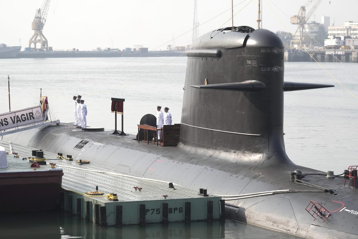 România dă 2 miliarde de euro de două submarine din Franța