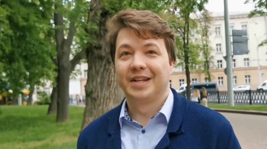 Protasevici, condamnat la opt ani de închisoare, anunță că a fost grațiat