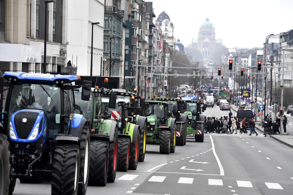 Fermierii români protestează la Bruxelles