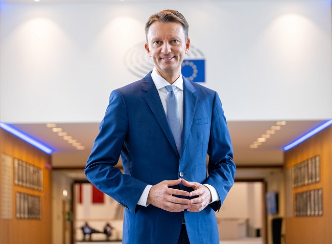 Când „vor da roade” sancțiunile UE împotriva oligarhilor ruși și moldoveni?