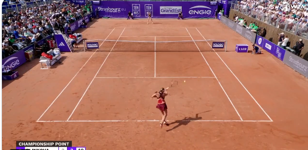 (VIDEO) Ucraineanca a bătut-o pe rusoaică