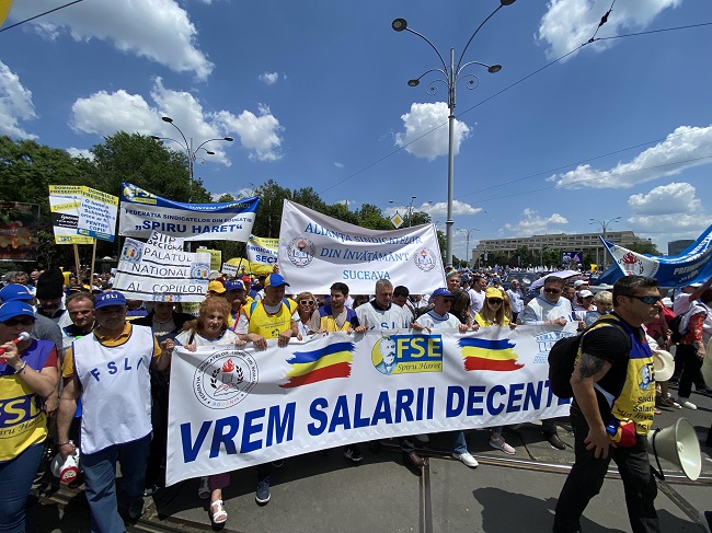 Guvernul a promis o majorare de 1.000 de lei brut pentru dascăli