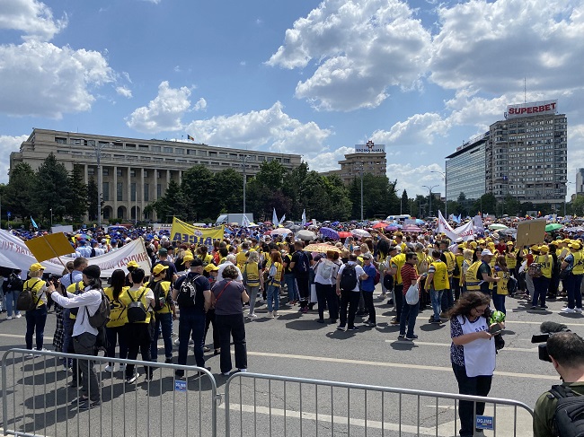 Politica reintră în matca ei mizerabilă