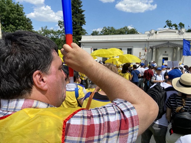 Octavian Știreanu: România educată, pe loc repaus! Armata, pas înainte!