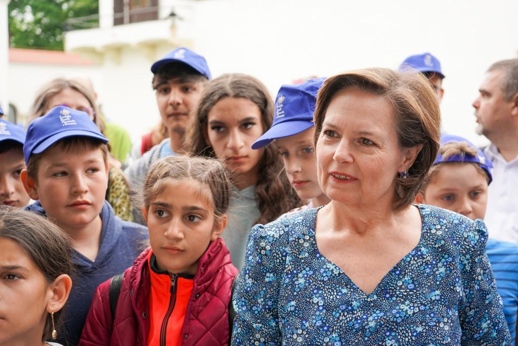 200 copii din proiecte sociale, la Palatul Elisabeta și Domeniul Săvârșin