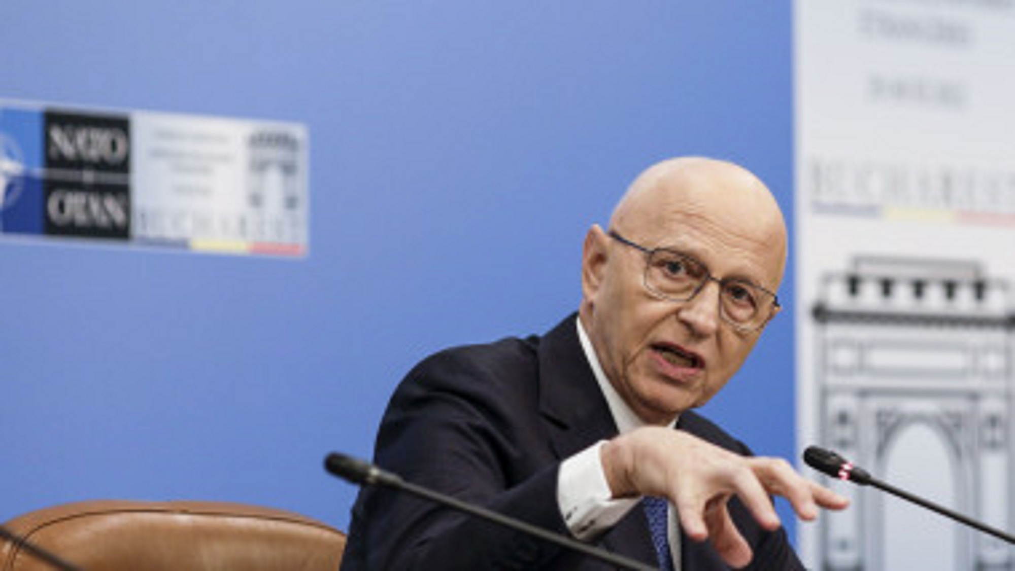 SF politic: Uite cum ne aburește Mircea Geoană