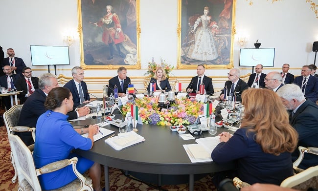 Iar vorbește Iohannis despre creșterea cheltuielilor la Apărare
