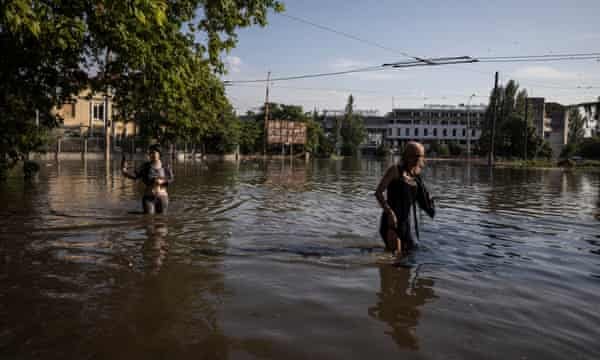 Localități sub ape, după distrugerea barajului Kahovka