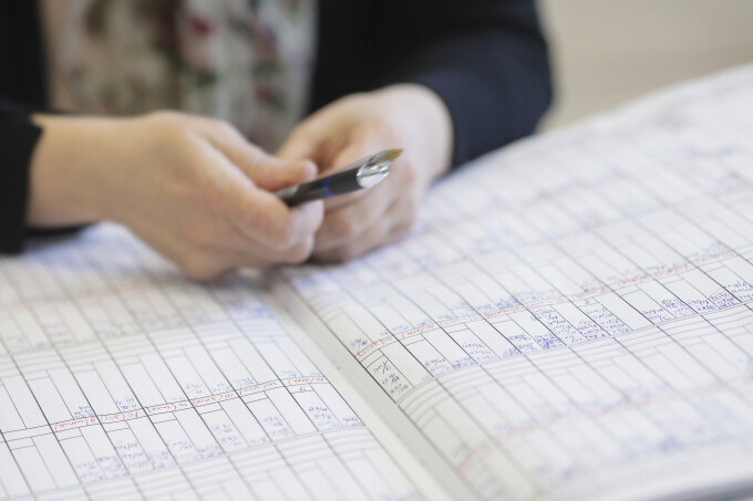 Burse de merit pentru media 1 (!!)