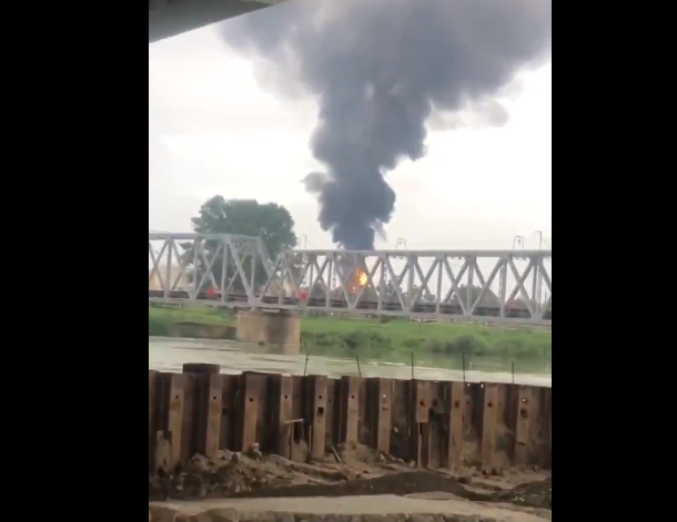 (VIDEO) Arde din nou pe teritoriul Rusiei