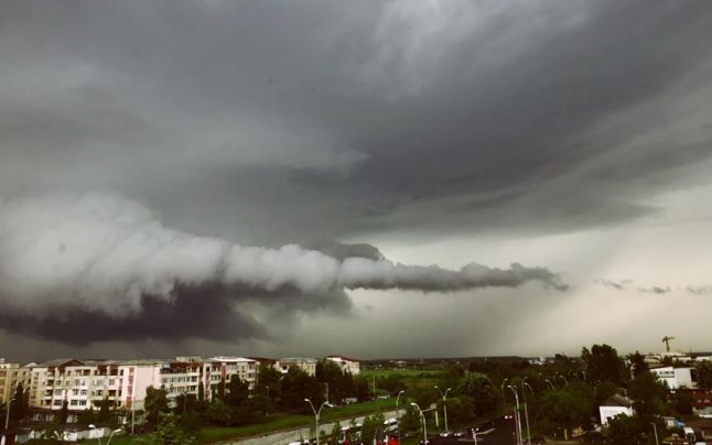 Vremea o ia razna: Noi coduri galbene și portocaliu în România