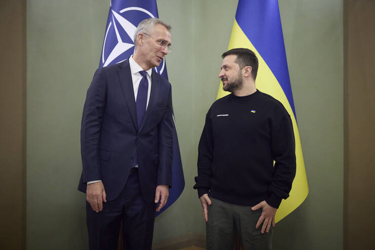 Zelenski i-a cam enervat pe americani