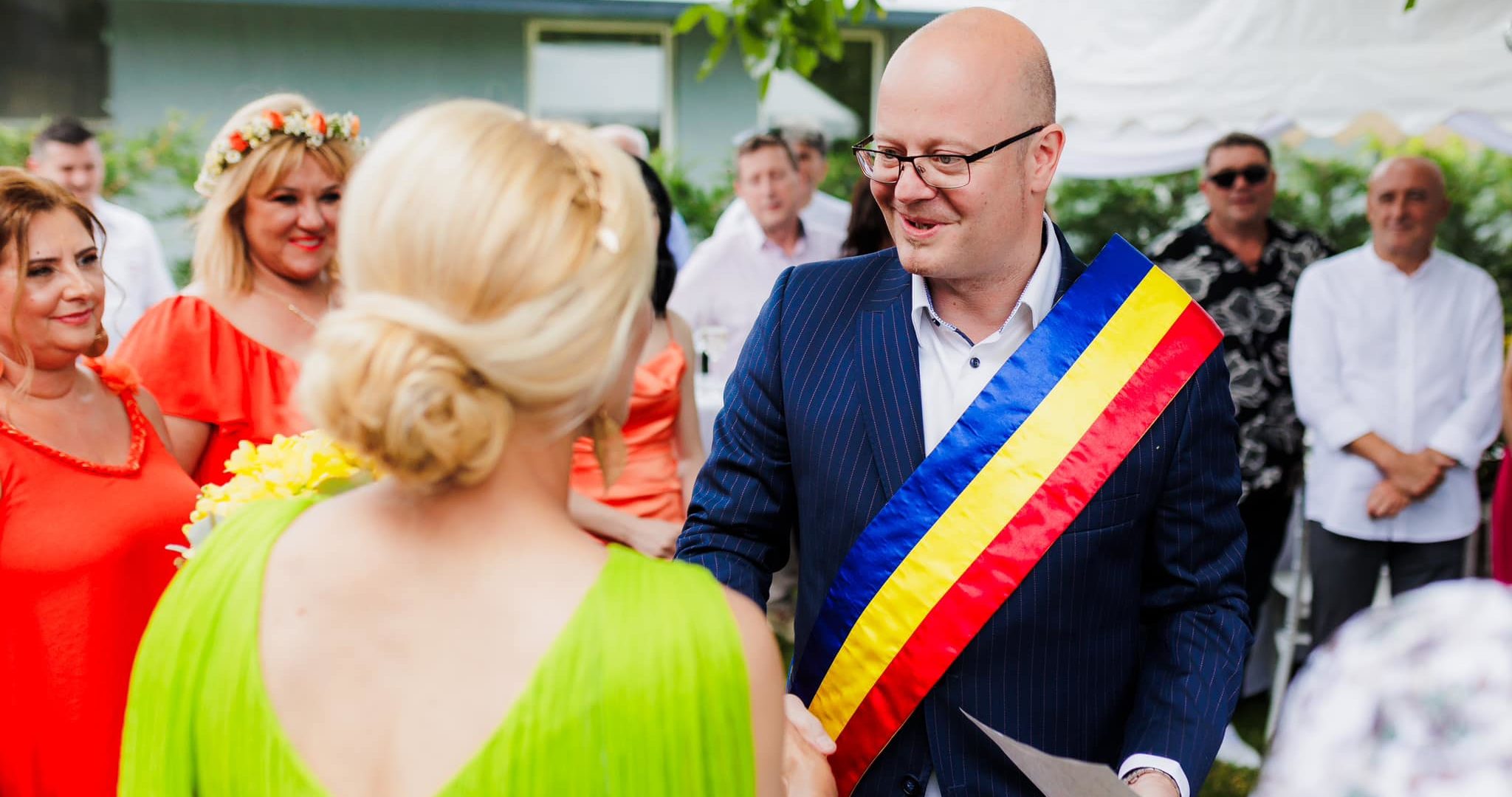 Primarul UDMR din Satu Mare, acompaniat/telecomandat din pustă