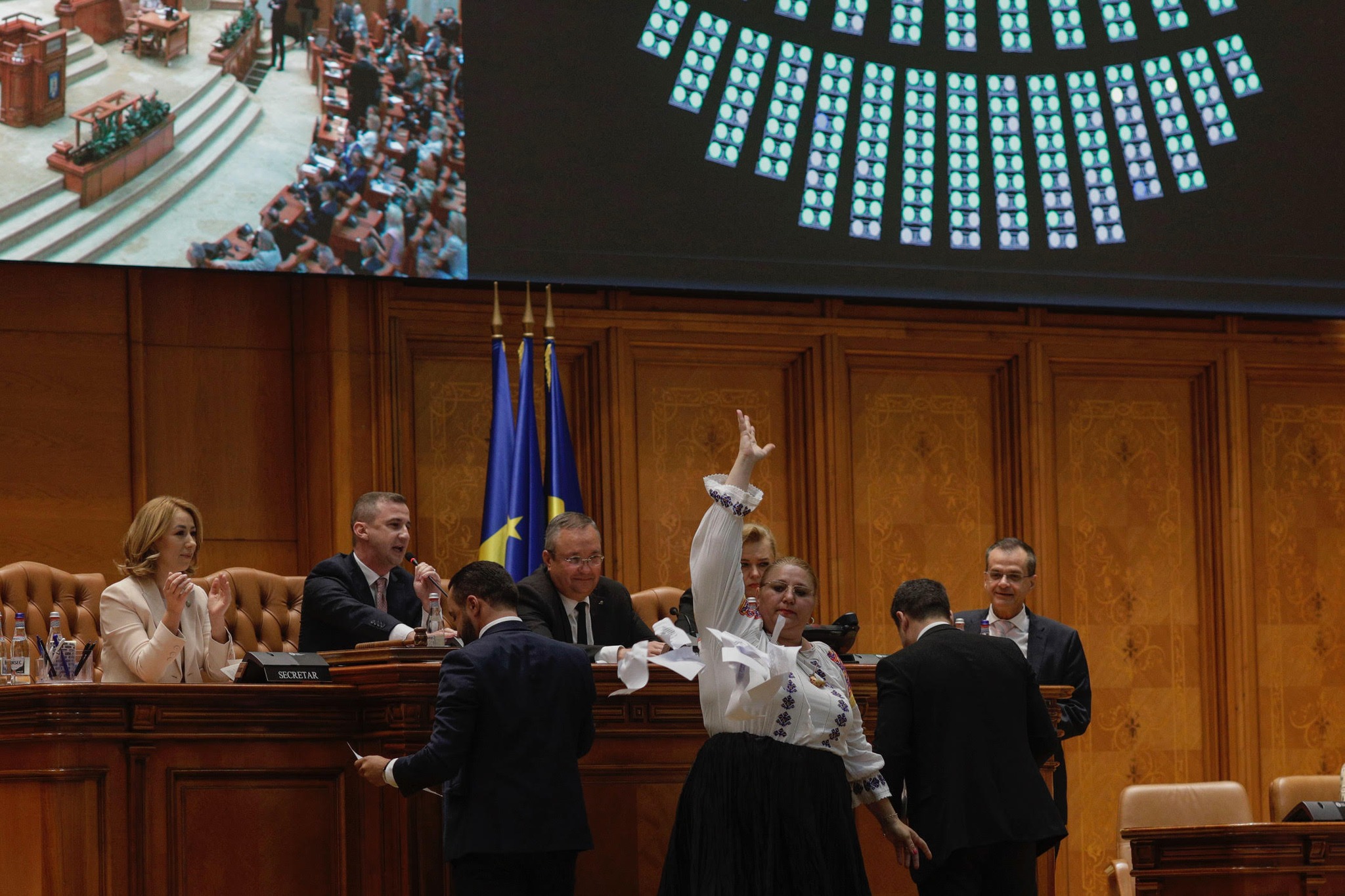 Ce joc a făcut Șoșoacă?