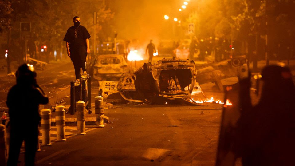 Număr record de arestări în Franța, după noi violențe