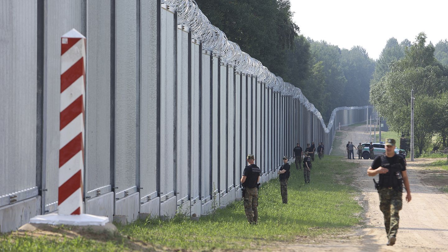 Polonia trimite forțe suplimentare la graniță