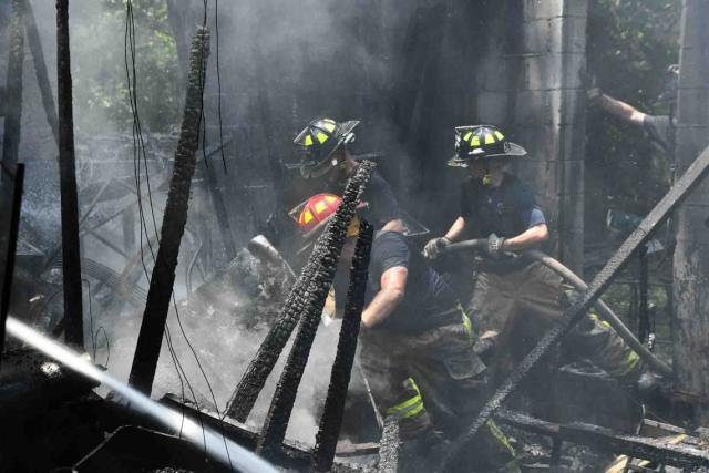 Descoperire şocantă: Şase cadavre într-o casă incendiată
