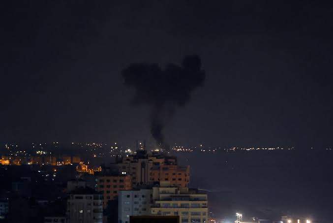 Lovituri aeriene israeliene asupra Fâşiei Gaza