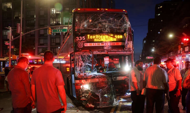 Accident grav în Manhattan: 80 de răniți