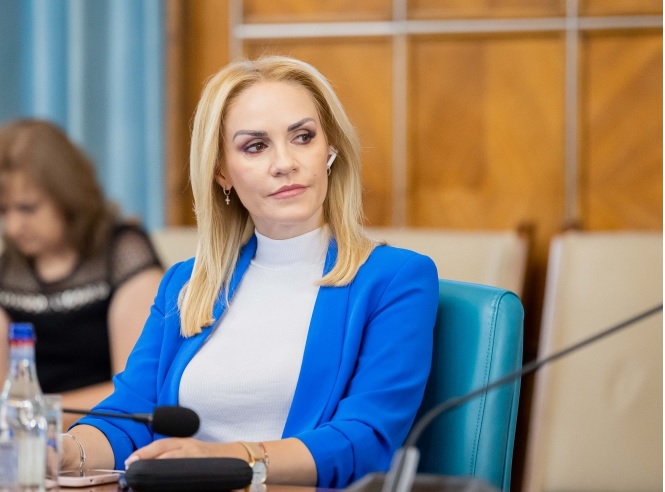 Cristoiu – Sărutul demisiei pe obrazul Gabrielei Firea