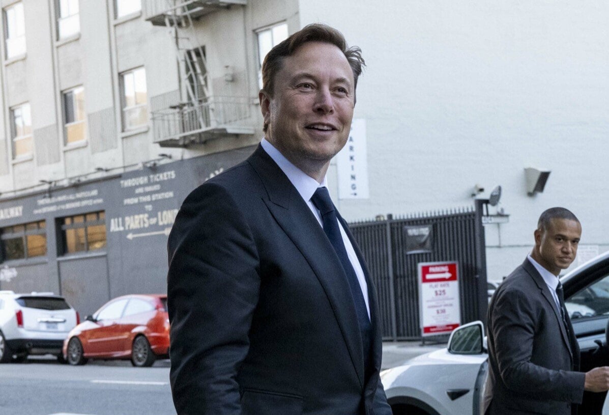Elon Musk lansează o companie axată pe Inteligența Artificială