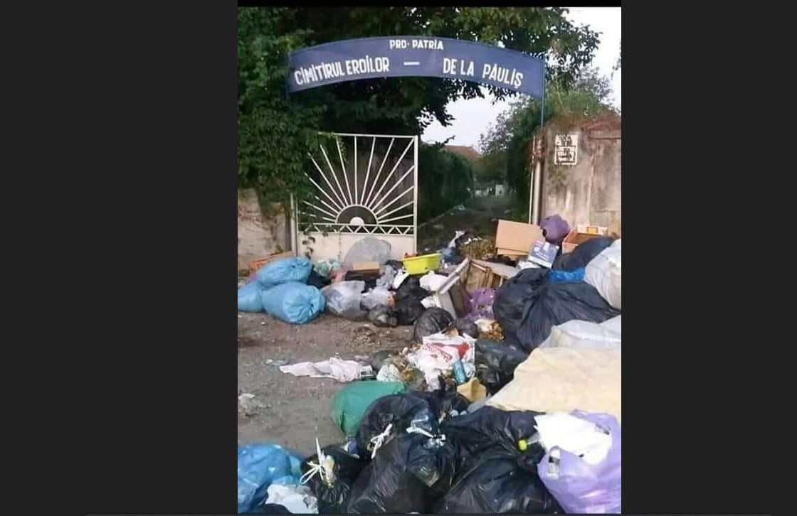 De plâns: Intrarea în cimitirul eroilor de la Păuliș