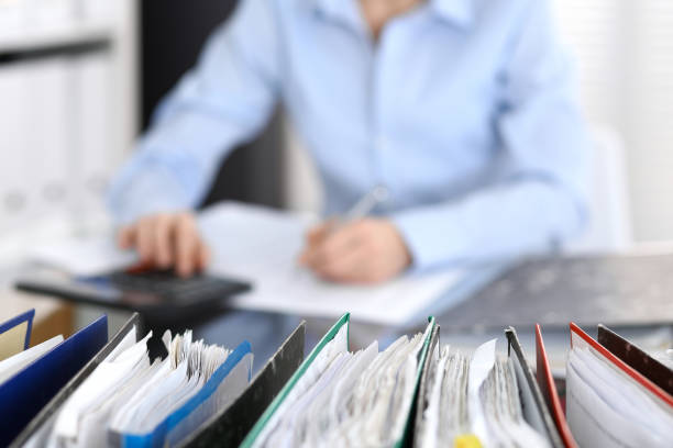 SURSE: Liderii Coaliției au căzut de acord să strângă cureaua. 200 de mii de posturi, desființate