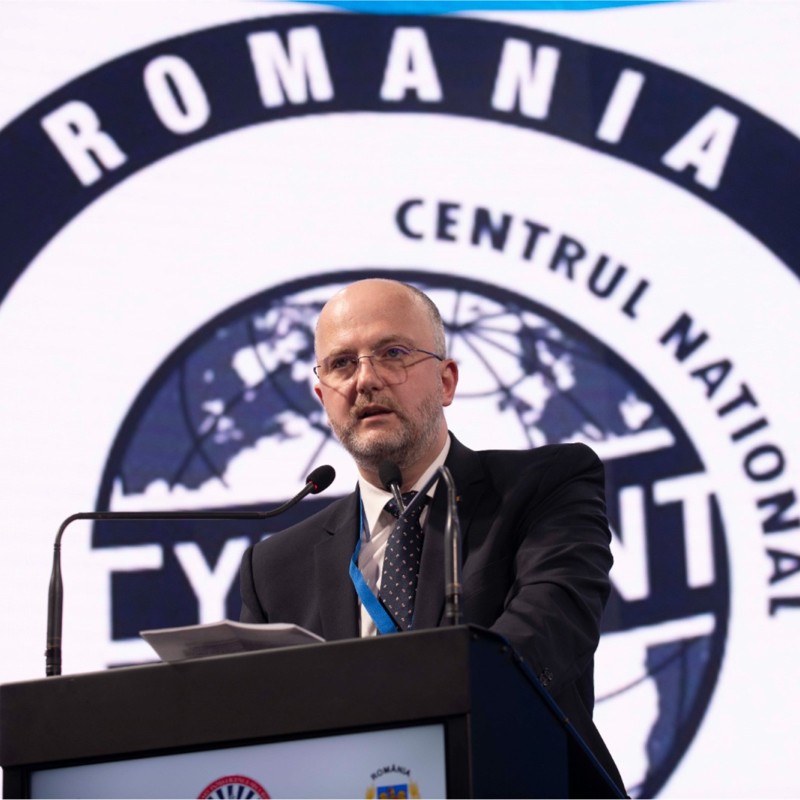 Generalul SRI Anton Rog pune laba pe noi