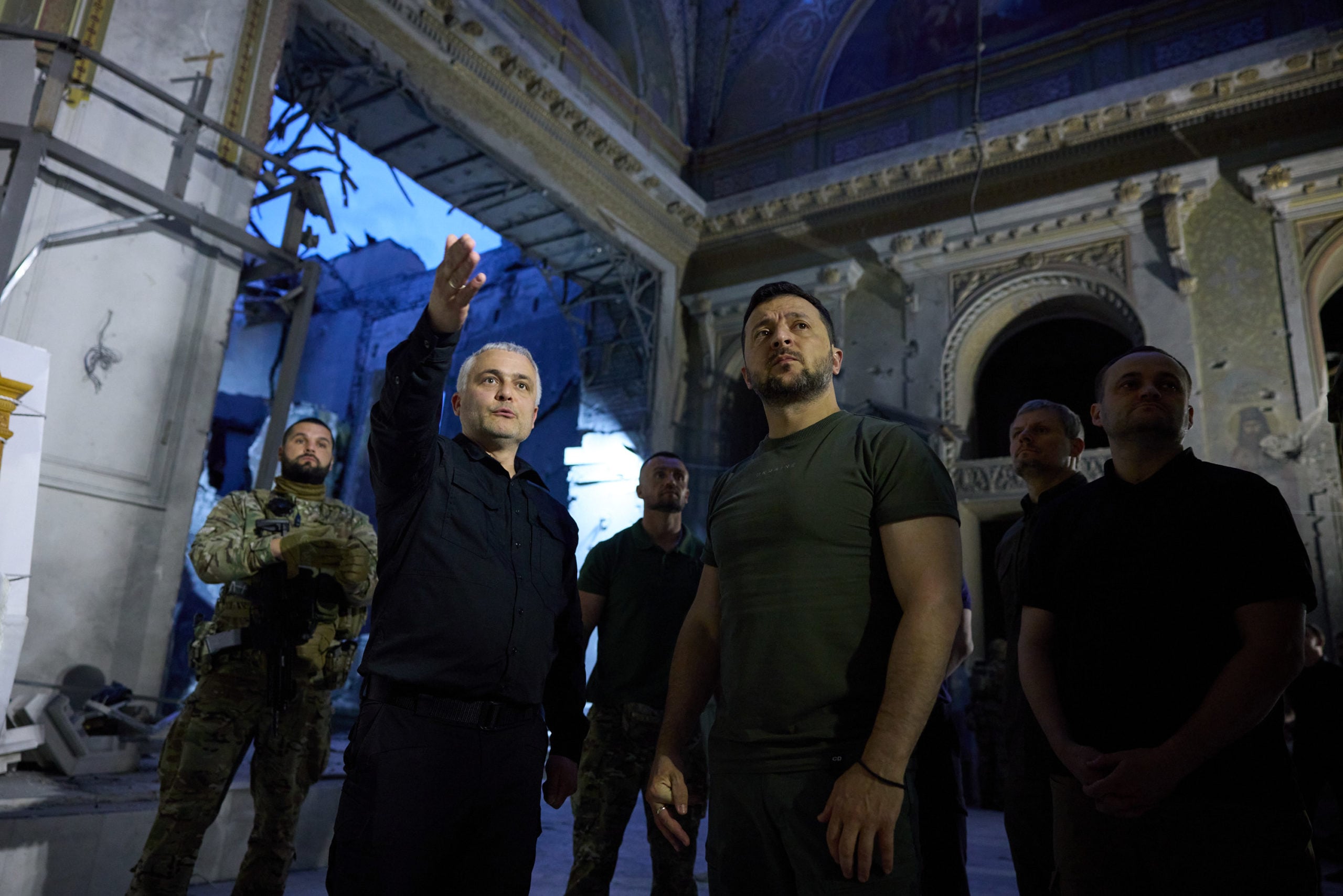 (VIDEO) Zelenski a intrat în catedrala lovită din Odesa