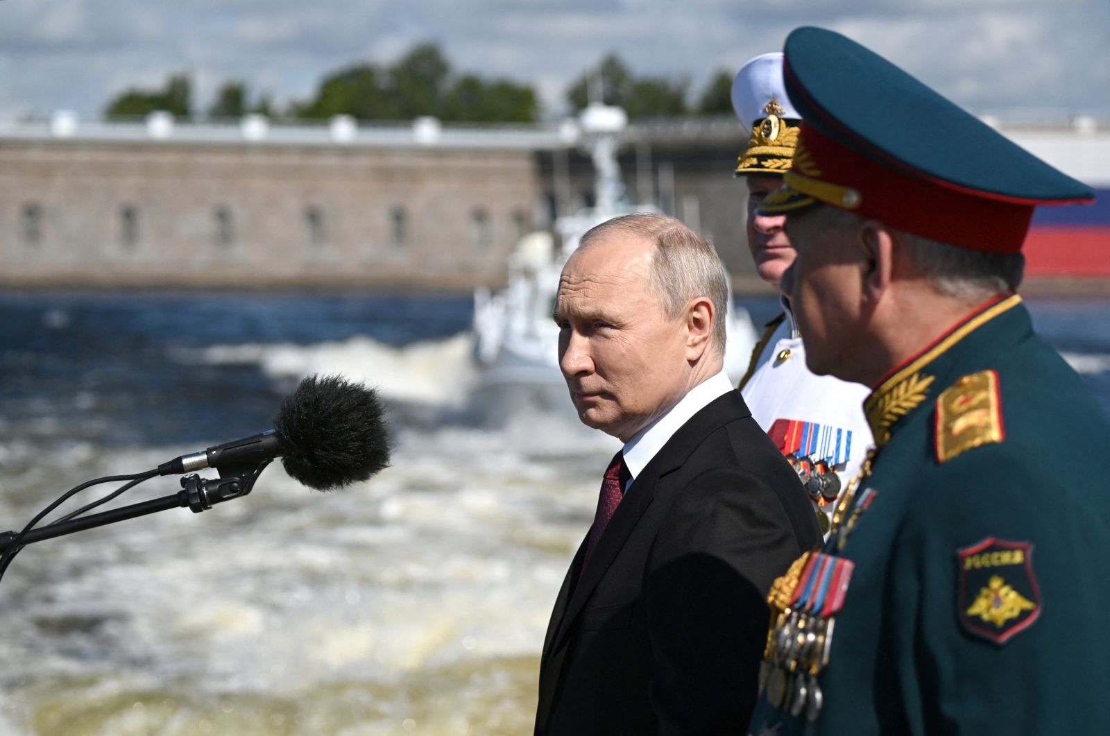 Spectacol de putere militară sub ochii lui Putin
