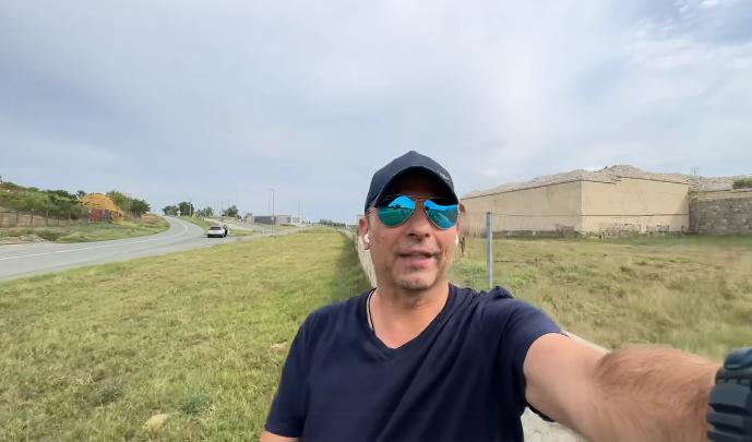 ”Păcălicii în tricouri galbene”. Negru, un detaliu și a ajuns viral