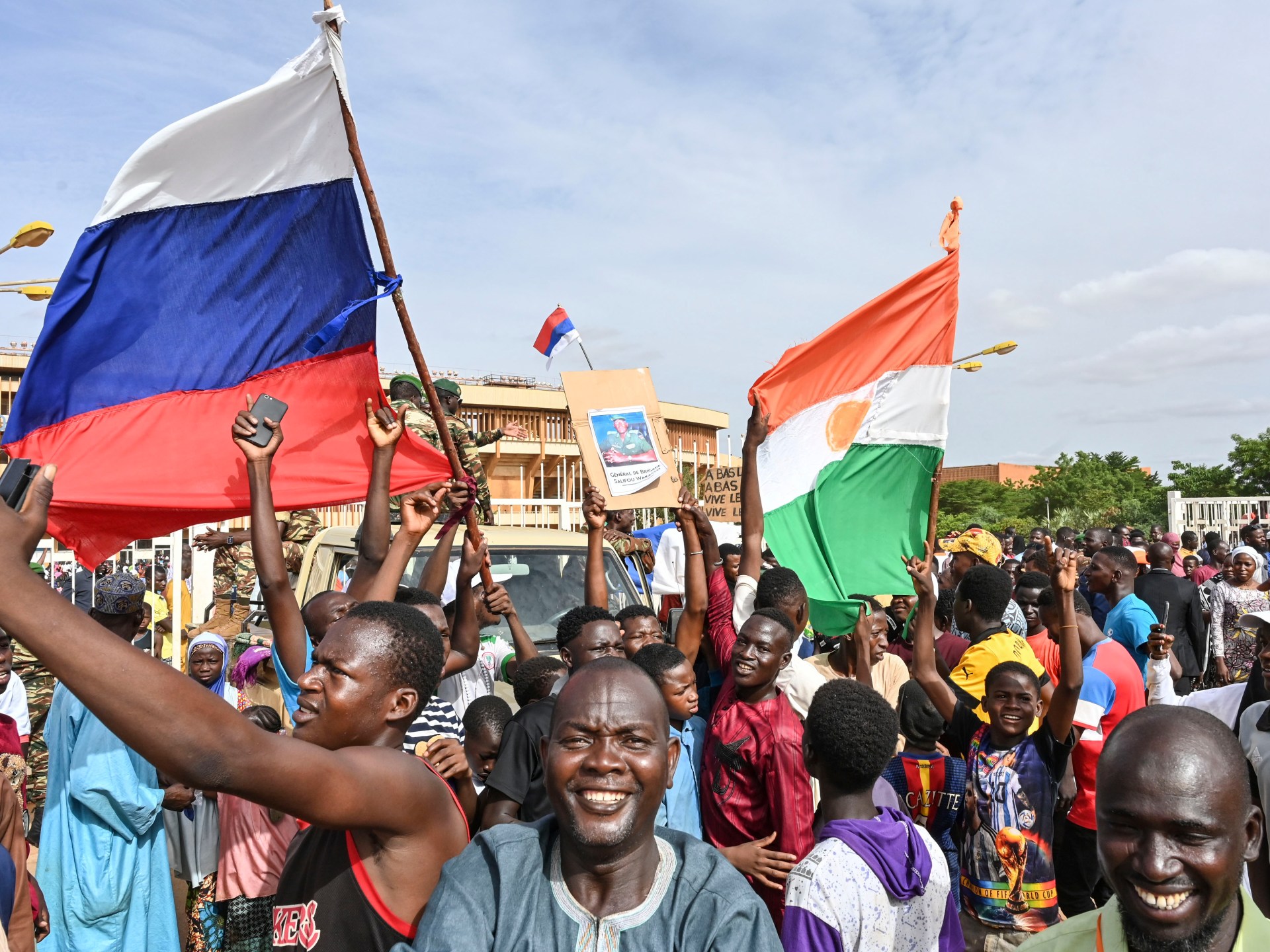 Nuland și Lavrov inspectează ruinele imperiilor coloniale