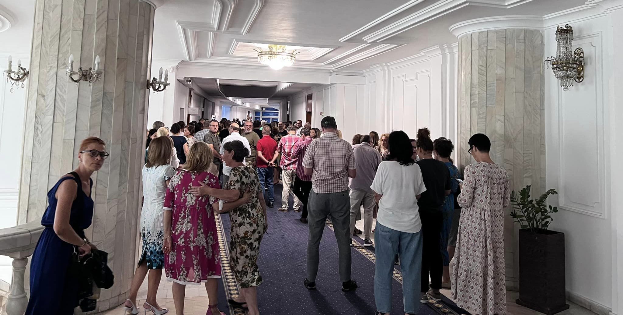 Groparii bugetului protestează. Revoltă la Finanțe