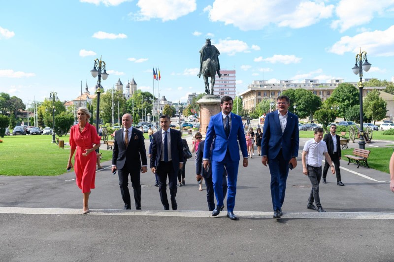 Ce succes! Se vede pe fața ministrului