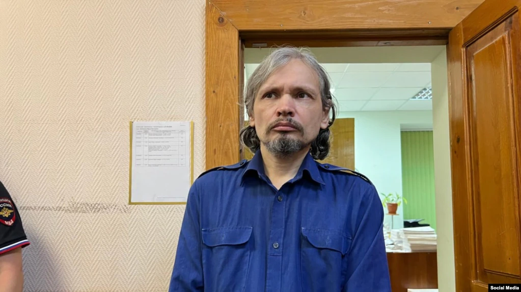 Prigoana împotriva rușilor care postează mesaje antirăzboi