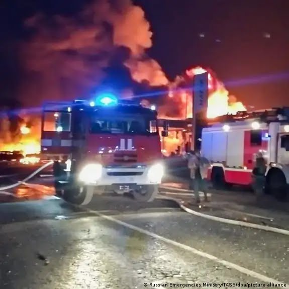 (VIDEO) Explozie uriaşă la benzinărie: Cel puțin 35 de morți
