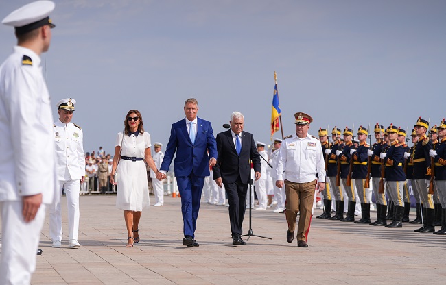 Onor militar pentru soția președintelui