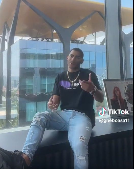 Gheboasă: Oac, oac / Iau pistolul, o împușc în cap