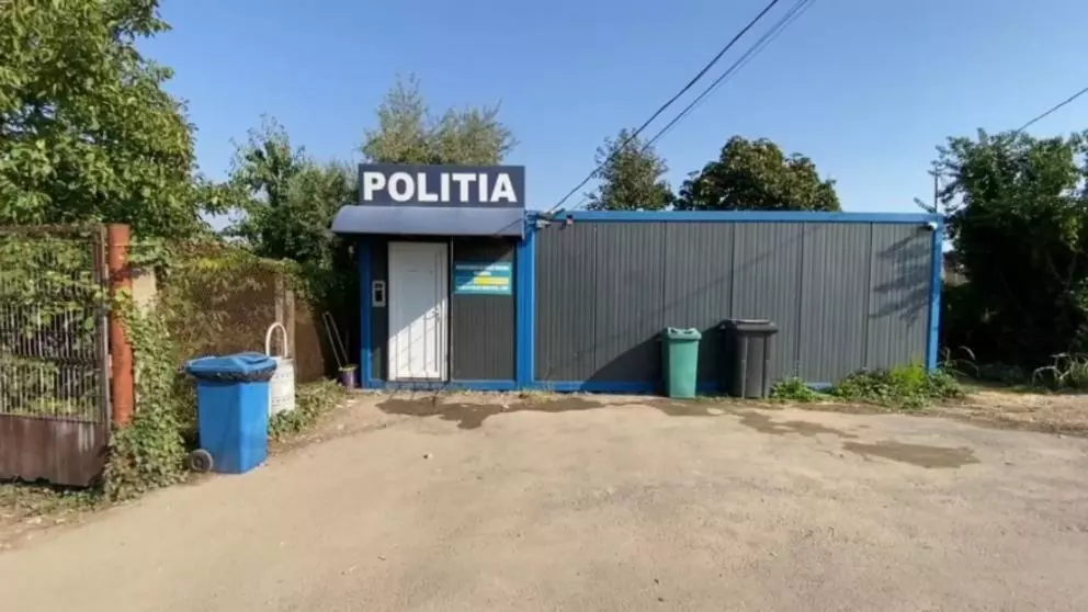 Poliția nu te mai conduce la secție, ci la ”container”. Dacă n-ar fi de plâns…