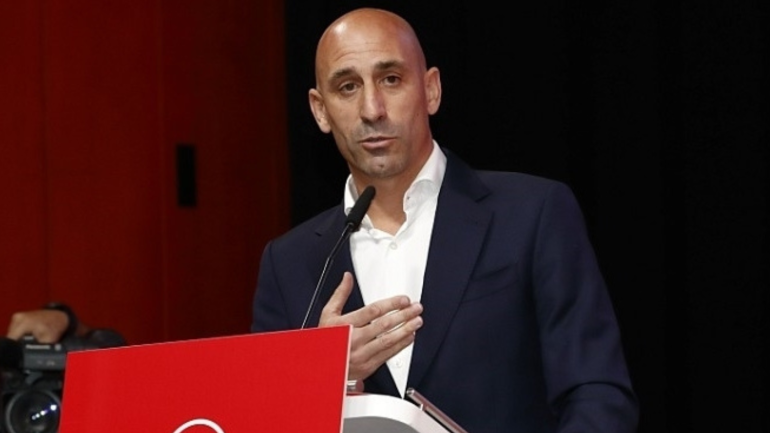 Sărutul care a declanșat o furtună mediatică: „Nu voi demisiona”